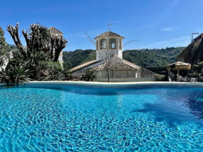 Fantástico apartmento con piscina en Benahavís., Benahavis